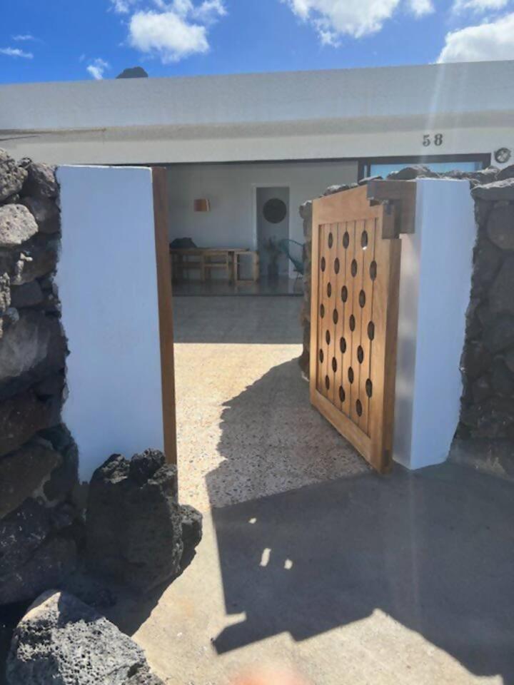 Lanzarote Famara Beach Bungalow Exterior foto
